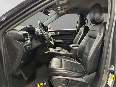 Used 2023 Ford Explorer Limited w/ Equipment Group 301A image 18