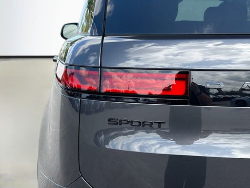 New 2026 Land Rover Range Rover Sport Dynamic SE AWD/4WD image 10