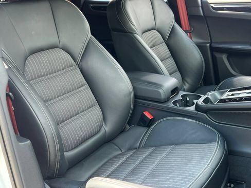 Certified 2026 Porsche Macan Turbo AWD/4WD image 19