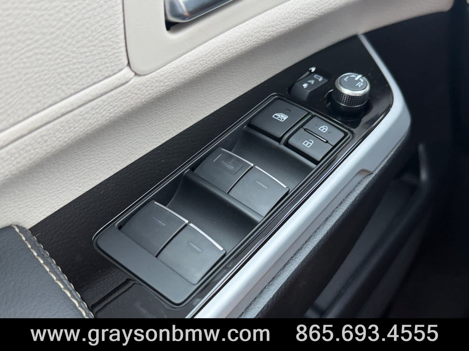 Used 2026 Toyota Sienna Limited AWD/4WD image 26