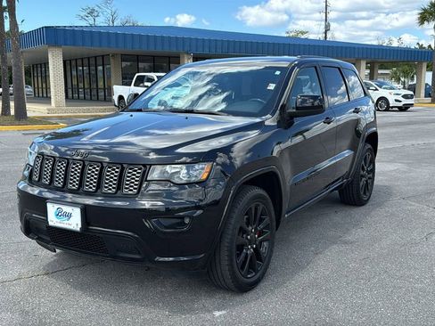 Used 2020 Jeep Grand Cherokee Altitude AWD/4WD image 2