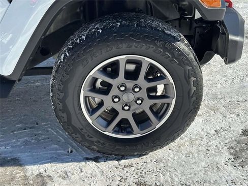 Certified 2022 Jeep Gladiator Overland w/ Popular Equipment Package image 10