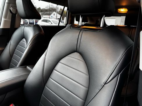 Used 2022 Toyota Highlander XLE image 19