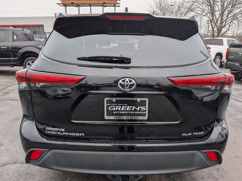 Certified 2022 Toyota Highlander XLE image 6