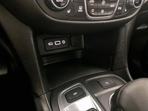 Used 2023 Chevrolet Equinox LT AWD/4WD image 26