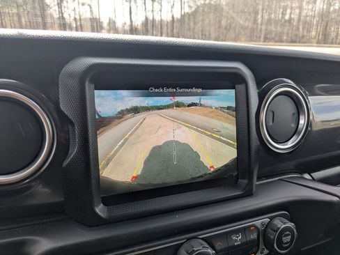 Used 2022 Jeep Wrangler Unlimited Rubicon w/ Xtreme Recon 35" Tire Package image 17