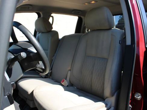 Used 2017 Nissan Titan SV image 12