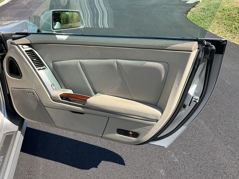 Used 2005 Cadillac XLR image 11