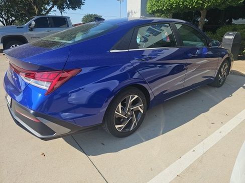 Certified 2024 Hyundai Elantra SEL w/ Convenience Package FWD image 3