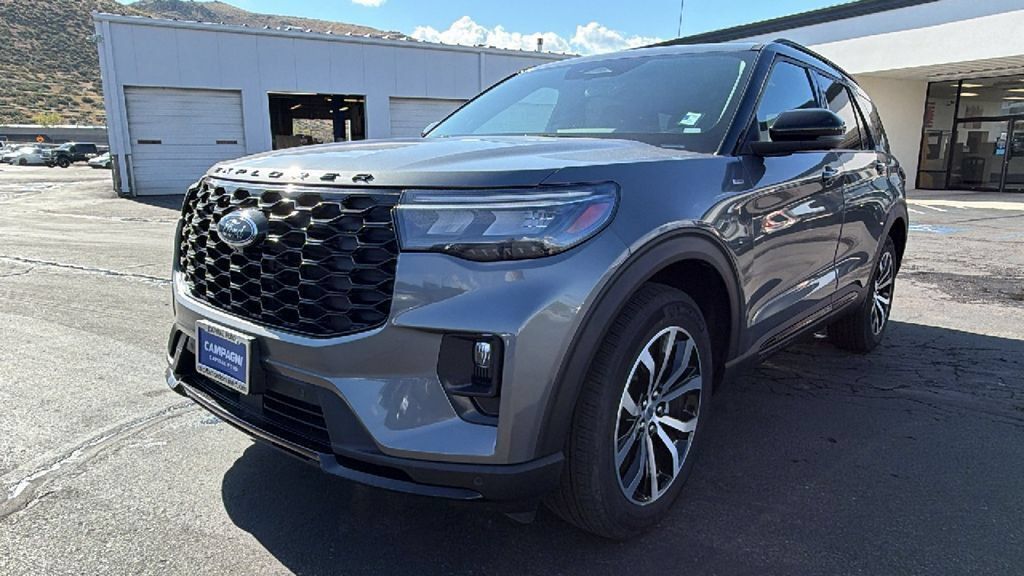Used 2025 Ford Explorer ST-Line AWD/4WD image 7
