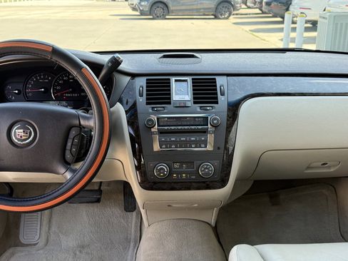 Used 2008 Cadillac DTS FWD image 25