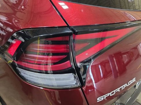 Used 2025 Kia Sportage SX image 37