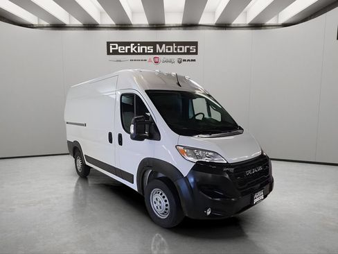 Used 2025 RAM ProMaster 2500 w/ Convenience Group FWD image 8