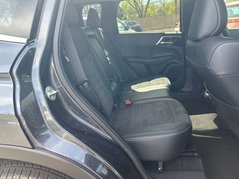 Used 2024 Mitsubishi Outlander SE image 12