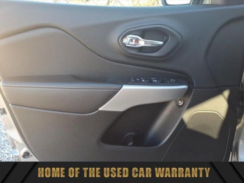 Used 2018 Jeep Cherokee Latitude Plus image 12