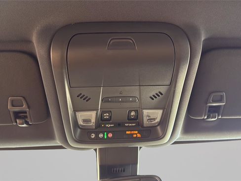 Used 2023 Chevrolet Equinox Premier AWD/4WD image 25