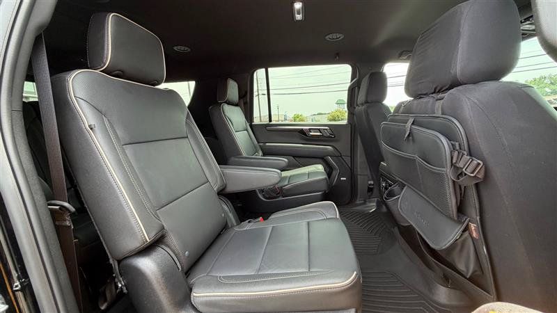 Used 2026 Chevrolet Suburban Premier RWD image 41
