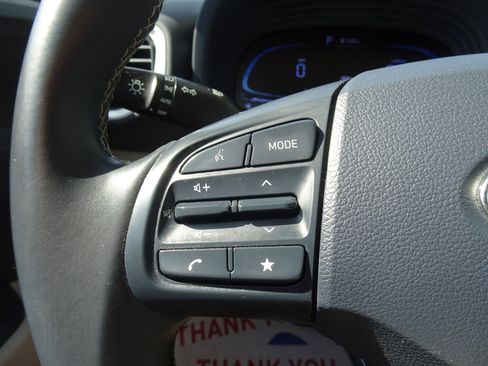 Used 2023 Hyundai Venue Limited FWD image 20