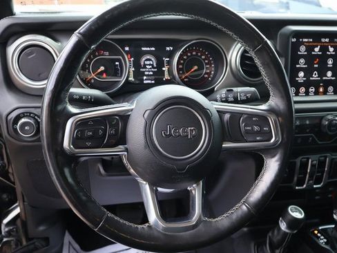 Used 2019 Jeep Wrangler Unlimited Sahara w/ Dual Top Group AWD/4WD image 35