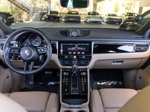 Certified 2026 Porsche Macan AWD/4WD image 34