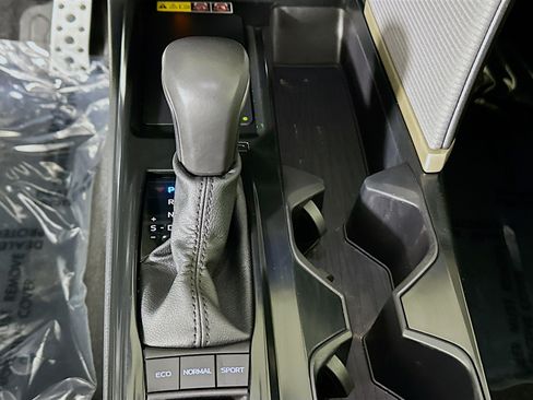 Certified 2025 Toyota Camry SE FWD image 21