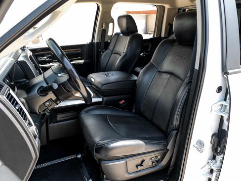Used 2018 RAM 1500 Laramie w/ Convenience Group AWD/4WD image 30
