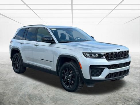 New 2026 Jeep Grand Cherokee Altitude image 7