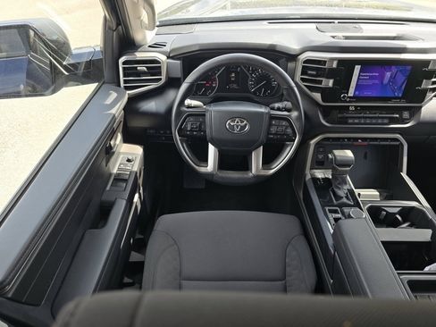 Used 2022 Toyota Tundra SR5 w/ SR5 Convenience Package AWD/4WD image 28