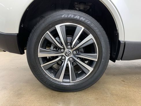 Used 2021 Toyota Venza LE image 39