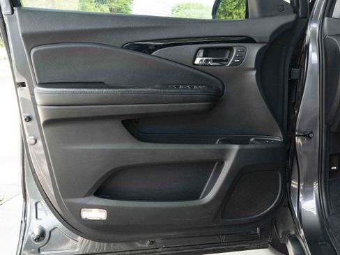 Used 2019 Honda Pilot Touring image 37