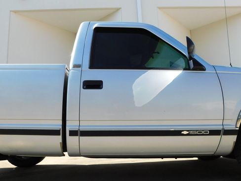 Used 1993 Chevrolet Silverado 1500 2WD Regular Cab image 29