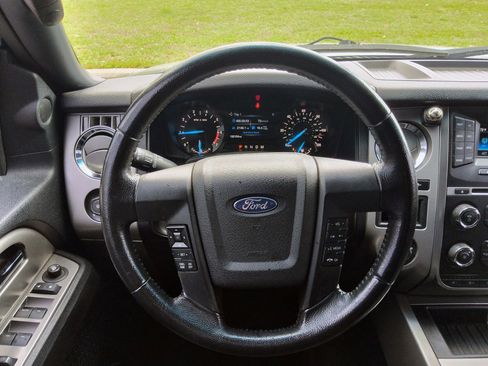 Used 2017 Ford Expedition XLT AWD/4WD image 7