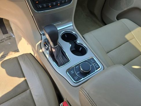 Used 2017 Jeep Grand Cherokee Overland w/ Jeep Active Safety Group AWD/4WD image 28