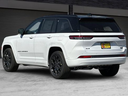 New 2026 Jeep Grand Cherokee Summit image 6