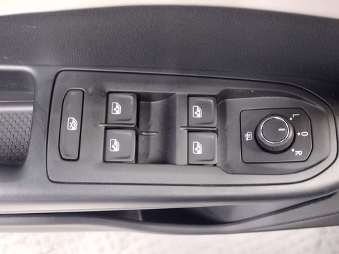 New 2026 Volkswagen Taos SE AWD/4WD image 19