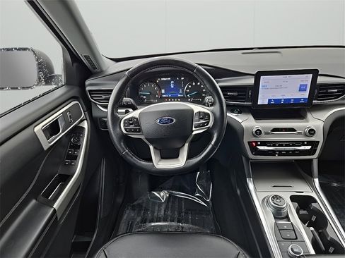 Used 2021 Ford Explorer XLT w/ Equipment Group 202A image 25
