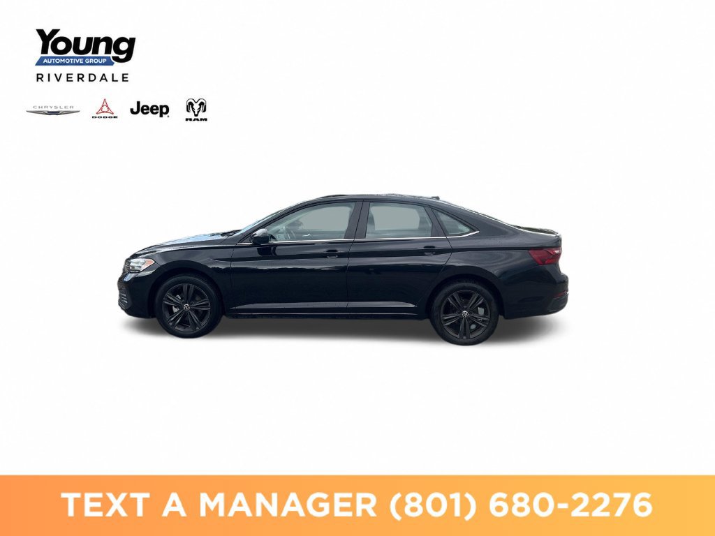 Used 2024 Volkswagen Jetta SE FWD image 2