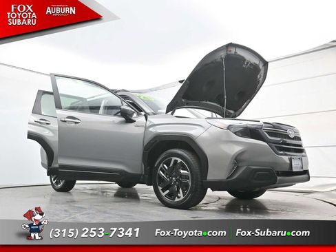 Used 2025 Subaru Forester Premium image 35