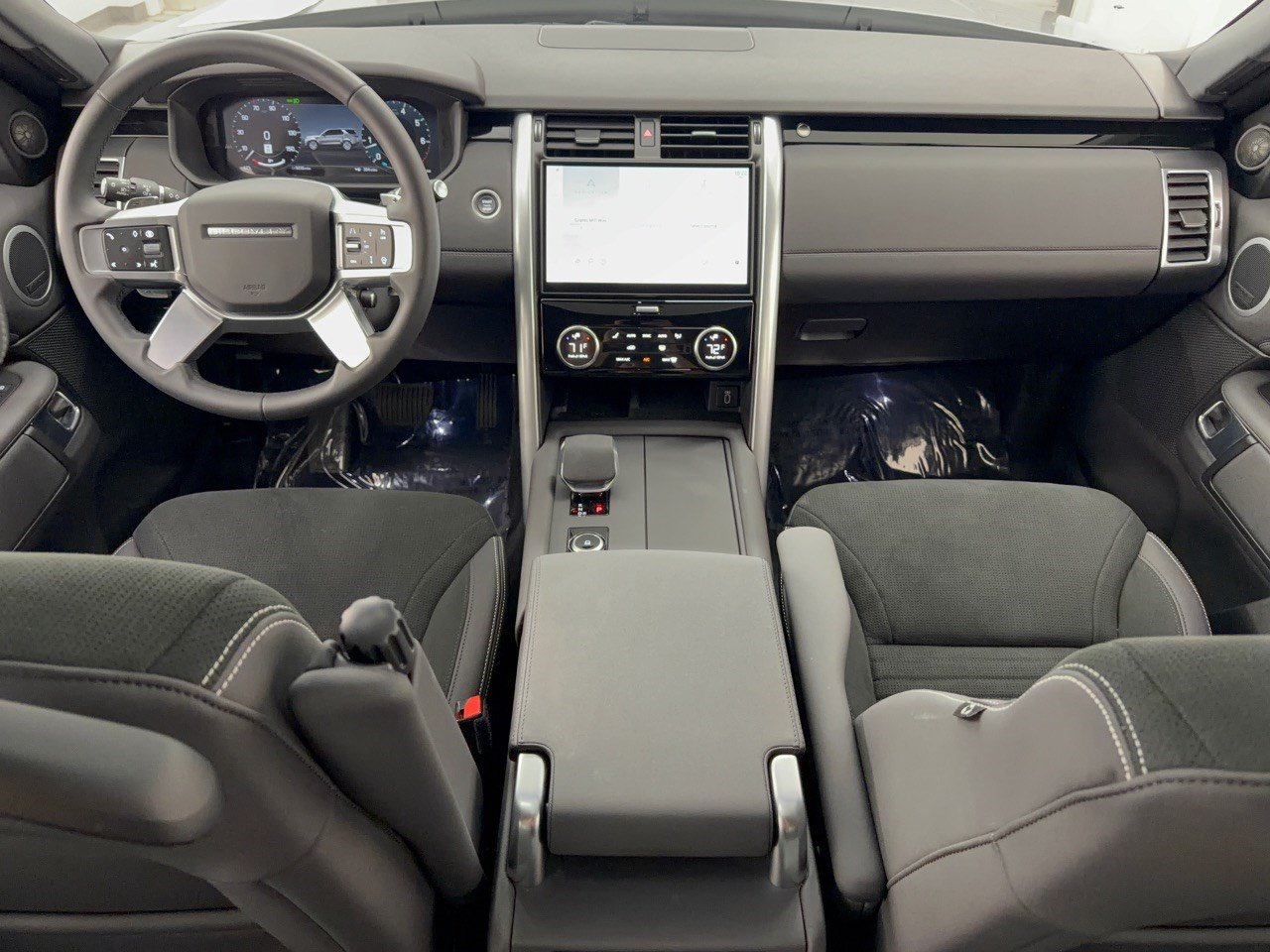 Certified 2026 Land Rover Discovery S AWD/4WD image 17