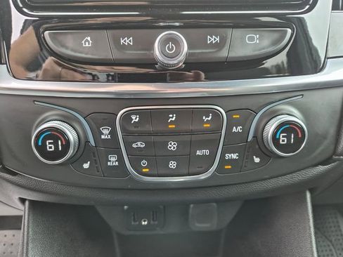 Used 2023 Chevrolet Traverse LT FWD image 30