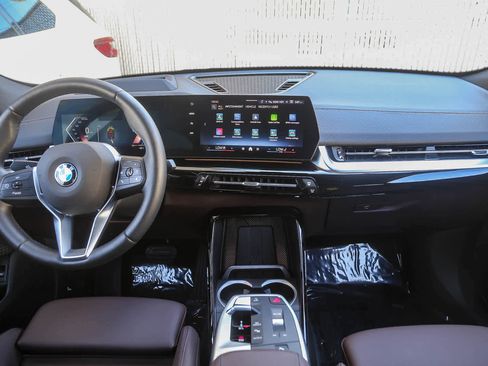 Used 2025 BMW X2 xDrive28i w/ Premium Package image 9