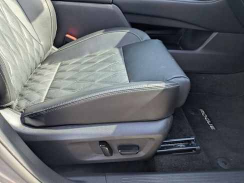 Used 2025 Nissan Rogue Platinum w/ Platinum Premium Package AWD/4WD image 37