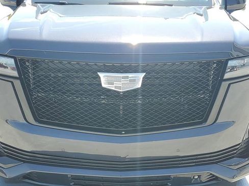 Certified 2023 Cadillac Escalade ESV Sport Platinum w/ LPO, ONYX Package AWD/4WD image 9