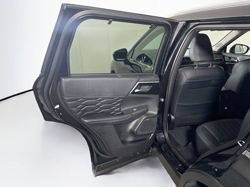 Used 2025 Mitsubishi Outlander SEL FWD image 27