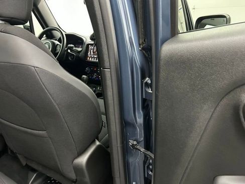 Used 2022 Jeep Renegade Altitude w/ Convenience Group image 34