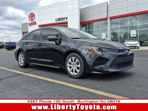 Used 2021 Toyota Corolla LE FWD image 1