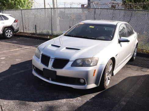 Used 2009 Pontiac G8 w/ Premium Package RWD image 4