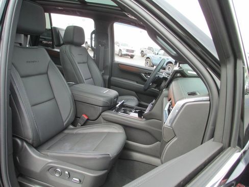 Used 2026 GMC Yukon Denali w/ Denali Reserve Package AWD/4WD image 26
