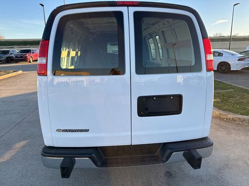 Used 2024 Chevrolet Express 2500 w/ Driver Convenience Package image 7