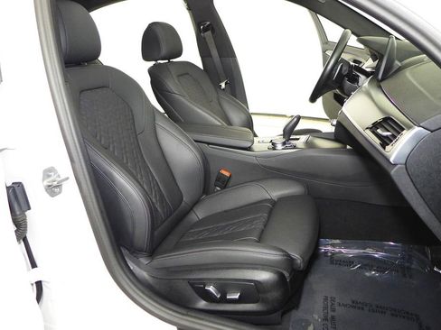 Used 2023 BMW 530e 530e iPerformance w/ M Sport Package image 18